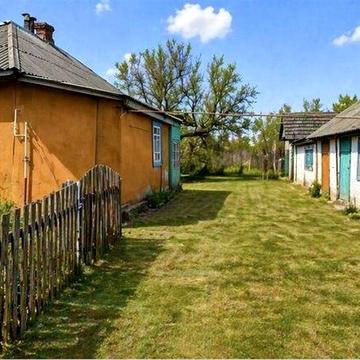 Продам будинок з господарськими будівлями та городом в с. Онищенки.