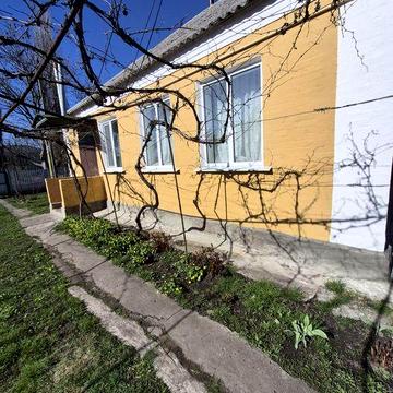 Продаж будинку поряд з містом