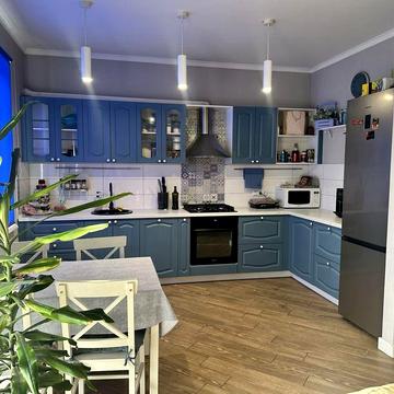 Продам таунхаус на осокорках з ремонтом та меблями