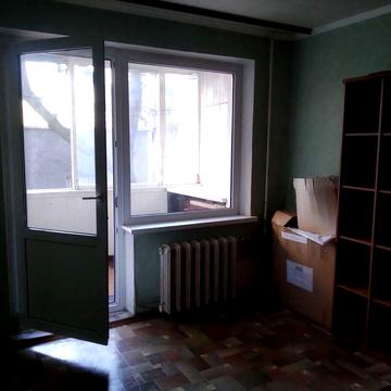 Продам 2-кмн. Гната Юри 12, 1-й пов.