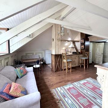 Пироговська вул., 15