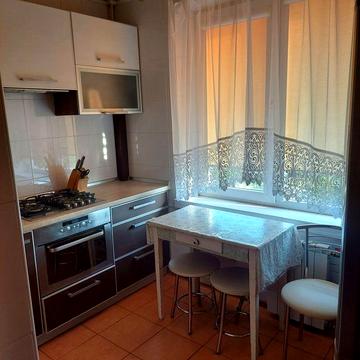 Сдам 2к квартиру возле метро студенческая