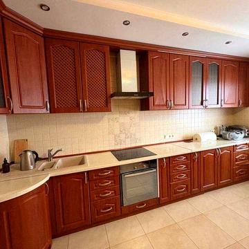 велика сучасна 2-кімн. в новобудові, генератор на ліфт, індивід.лічильник опалення