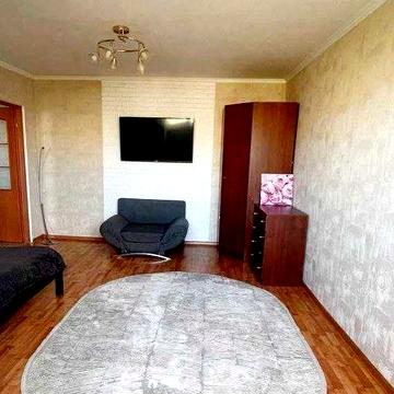 Однокімнатна Квартира від власника більшої площі в гарному районі міста