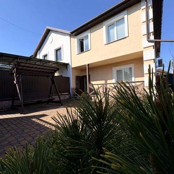 Просторий, світлий та функціональний таунхаус