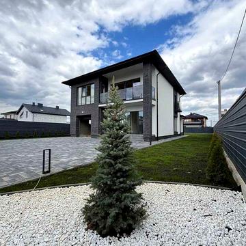 Сучасний будинок в Івано-Франківську з великою ділянкою та Газом!