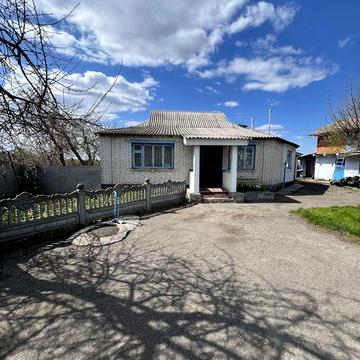 Продаж будинку в селі Острів