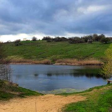 Продам дачу  возле озера с контейнерами