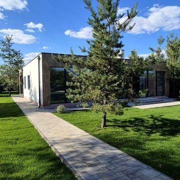 Продаётся дом в Обуховке со своим берегом в окружении соснового леса
