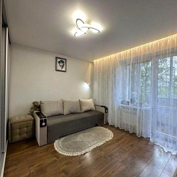 Продається 1 - кімнатна квартира