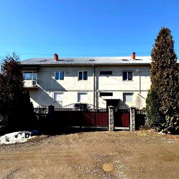 ПРОДАЖТЬСЯ 3-х кімнатна квартира з земельною ділянкою