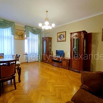 Всеволода Змієнка вул., 6