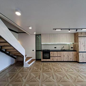 Продаж 2к. двохрівневоі квартири 62кв м з окремим входом