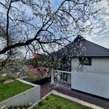 Продаж видового будинку біля набережної