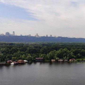 Видова на Дніпро Зданий будинок 1к квартира Микільсько-Слобідська 11 ЖК Русанівська Гавань  Метро Лівобережна Право власності є Генератор є інвертор ЖК Русанівська Гавань