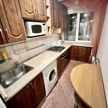 Нижньоюрківська вул., 13