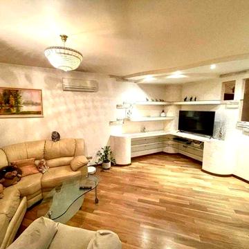 Продаж 4-к квартири 148м.кв. Ремонт. Шептицького, Метро Лівобережна