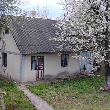 Дачна ділянка з будиноком та гаражем