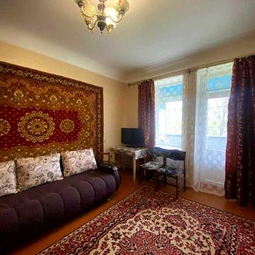 Продаж 2 кімнатної сталінки на Кресі, вул. Січеславська, середній поверх