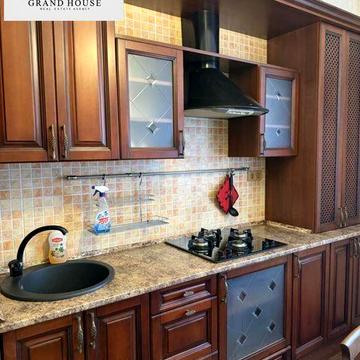 Продам елітну трикімнатну квартиру в центрі міста.