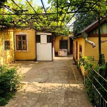 Чудовий будиночок у Буялику