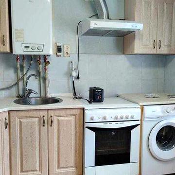 Продам 2-кімнатну квартиру в Дергачах р-н поліклініки центр.