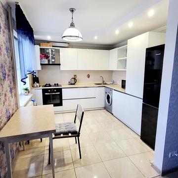 Велика Кільцева вул., 8