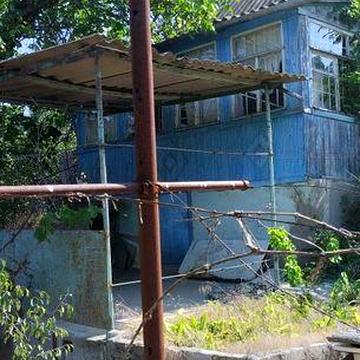 Продаю дачу, Сады-4, 4 сотки , домик с кухней и 2 комнаты 1300дол.Торг