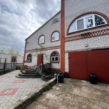 Будинок в селищі з розвиненою інфраструктурою