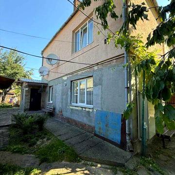 Продається 2-кімнатна квартира у Винниках (вул. Степана Бандери)