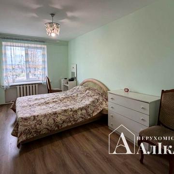 Продам велику 3-кімнатну квартиру з індивідуальним опаленням. Готова до проживання!