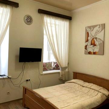 Базарна вул., 49