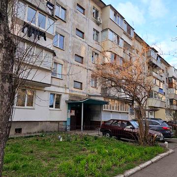 Квартира у гарному районі на зручному поверсі