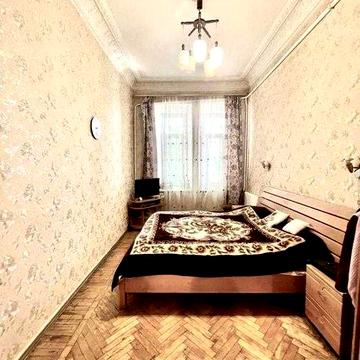 Продам 4-кімнатну квартиру в центрі Одеси на вул. Базарній!