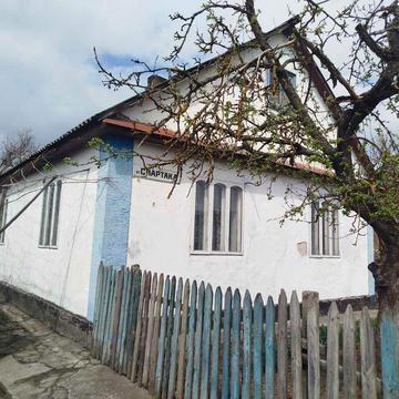 Продається будинок м.Сарни.вул.Спартака 3.