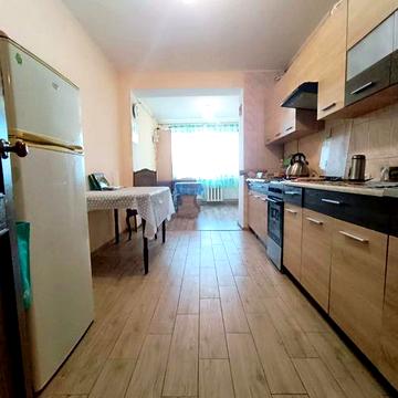 Продається простора квартира з індивідуальним опаленням