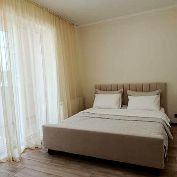 Здаю квартиру довгостроково центр. Від хазяїна.