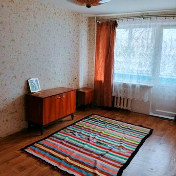 Гарненька 1на Брежнєвка на 3му поверсі по вулиці Доценка!!!