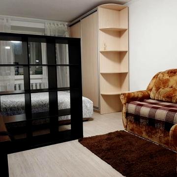 Кавказька вул., 12