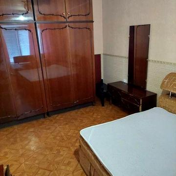 Сдаю однокомнатную квартиру (частный сектор в Октябрьском ).