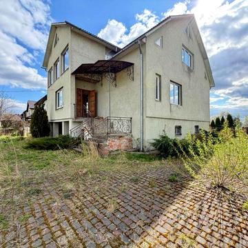 Просторий будинок 317 м² з ділянкою 12 соток у Дашаві