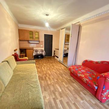 Оренда кімнати в гуртожитку 
Леваневського ( Східна)
Площа 18 м2.
Уком