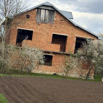 Два будинка за ціною квартири