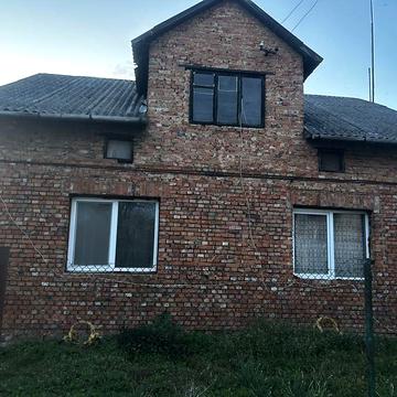 Здається будинок