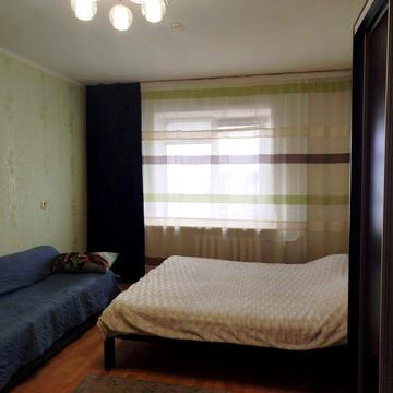 Данькевича 8, Велика 1к 45 м² з ліжком і диваном — готова до заселення