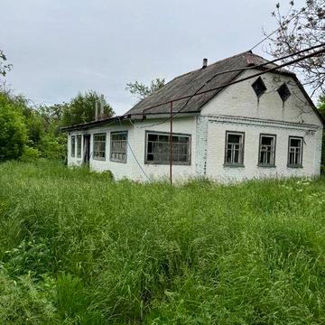 Цегляний будинок з земельною ділянкою. Дім