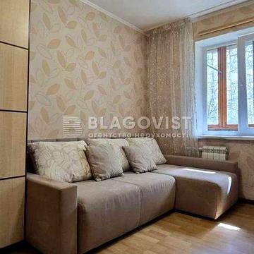 Продаж 2-кімнат квартири Мостицька Подільський район Свято-Покровський храм