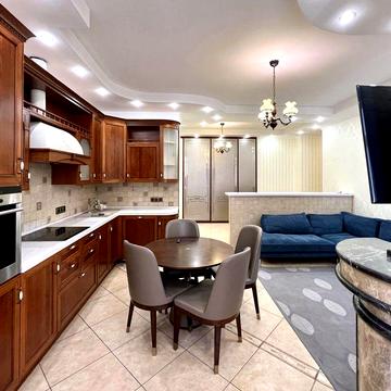 Аренда 3к 116м2 (2 спальни) 3 гардеробные,  ЖК Творец, Коновальца 32г, рассмотрим с жывотными, своя котельная, инвертор на дом