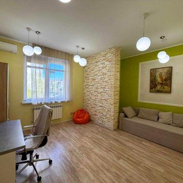 3 кімнатна квартира з ремонтом 103 м2 | 2.5 км метро Вокзальна | Без комісії