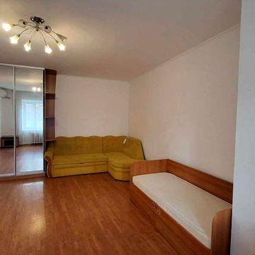 1кім.Метро Позняки. Простора квартира. Ахматової 9/18.